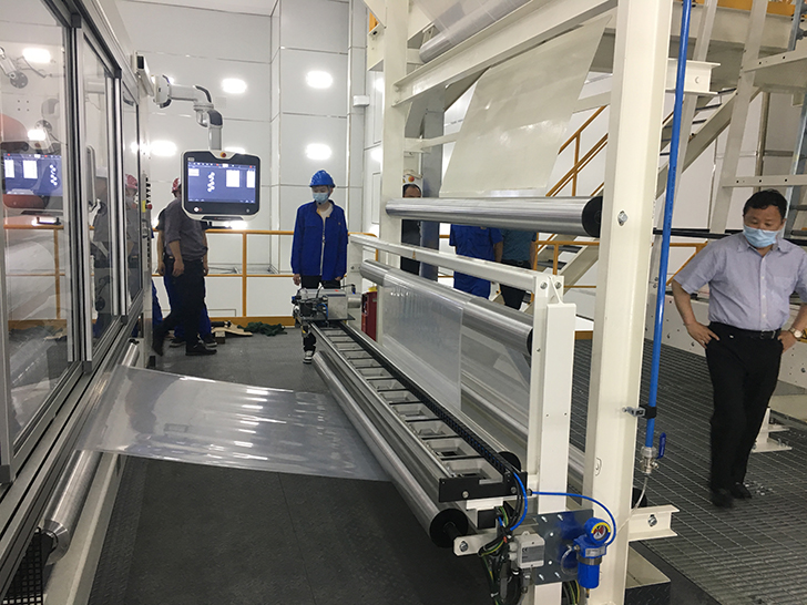 恒行5官网WH吹膜投料试车